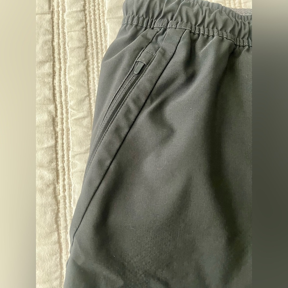 Men’s Vuori Train Tech Short- Black - Picture 9 of 13